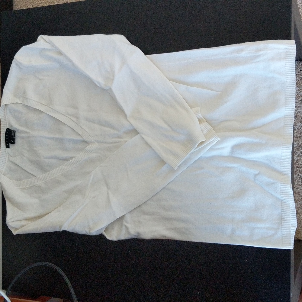 Theory white v neck top